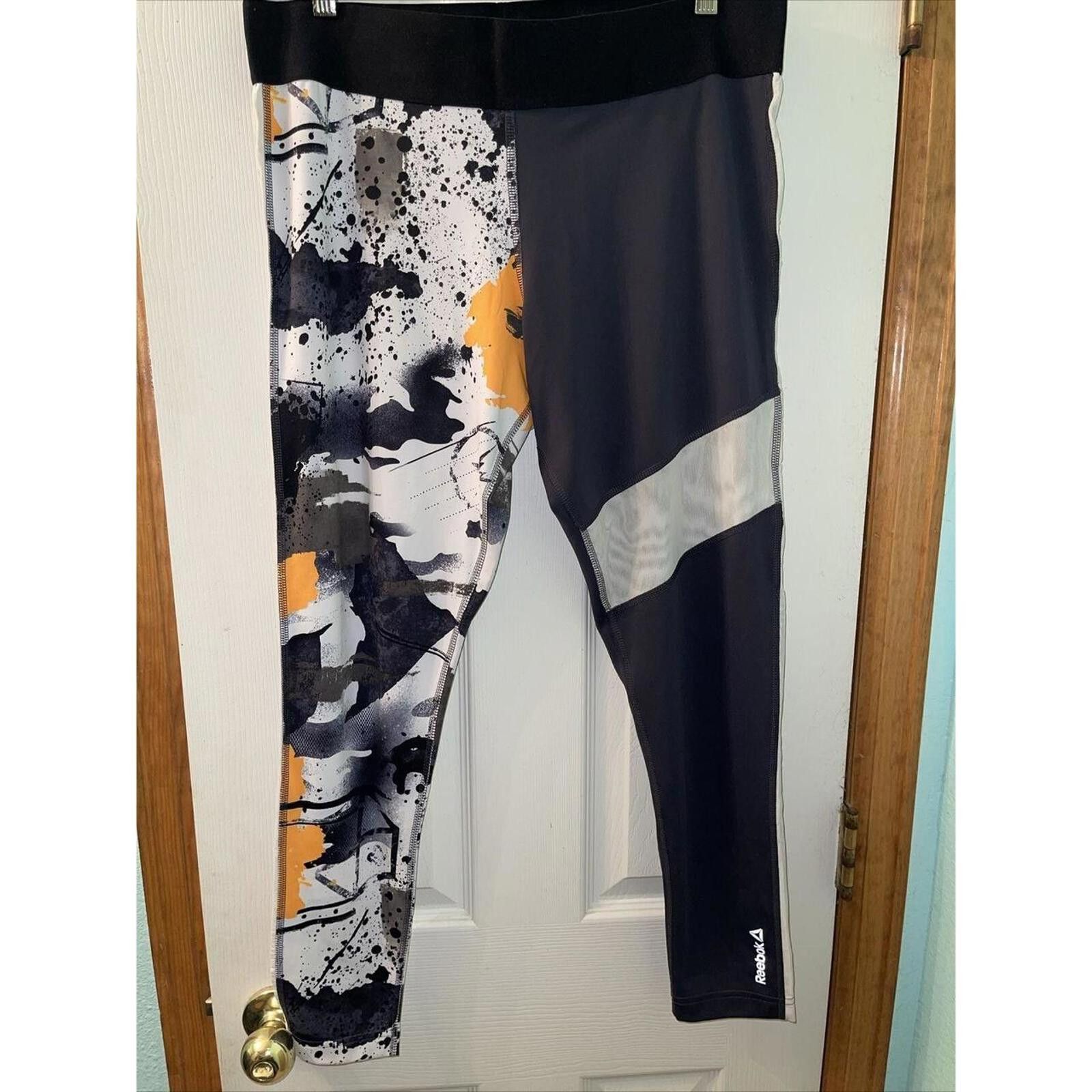 Reebok Reebok Women's Colorful Workout Leggings - Athletic Wear Size 36" / US 14 / IT 50 - 1 Thumbnail