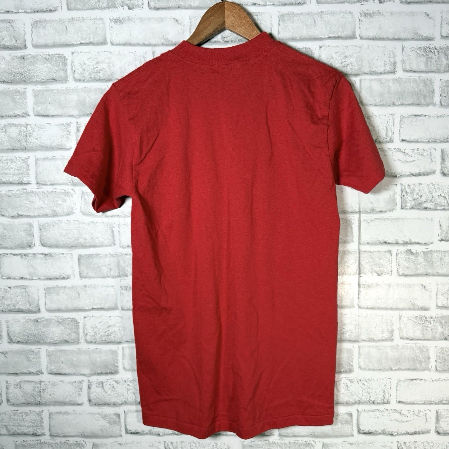 Delta VINTAGE Delta Christmas T-Shirt Unisex M Puff Paint Wreath Red USA Mens/Womens Size US M / EU 48-50 / 2 - 5 Thumbnail
