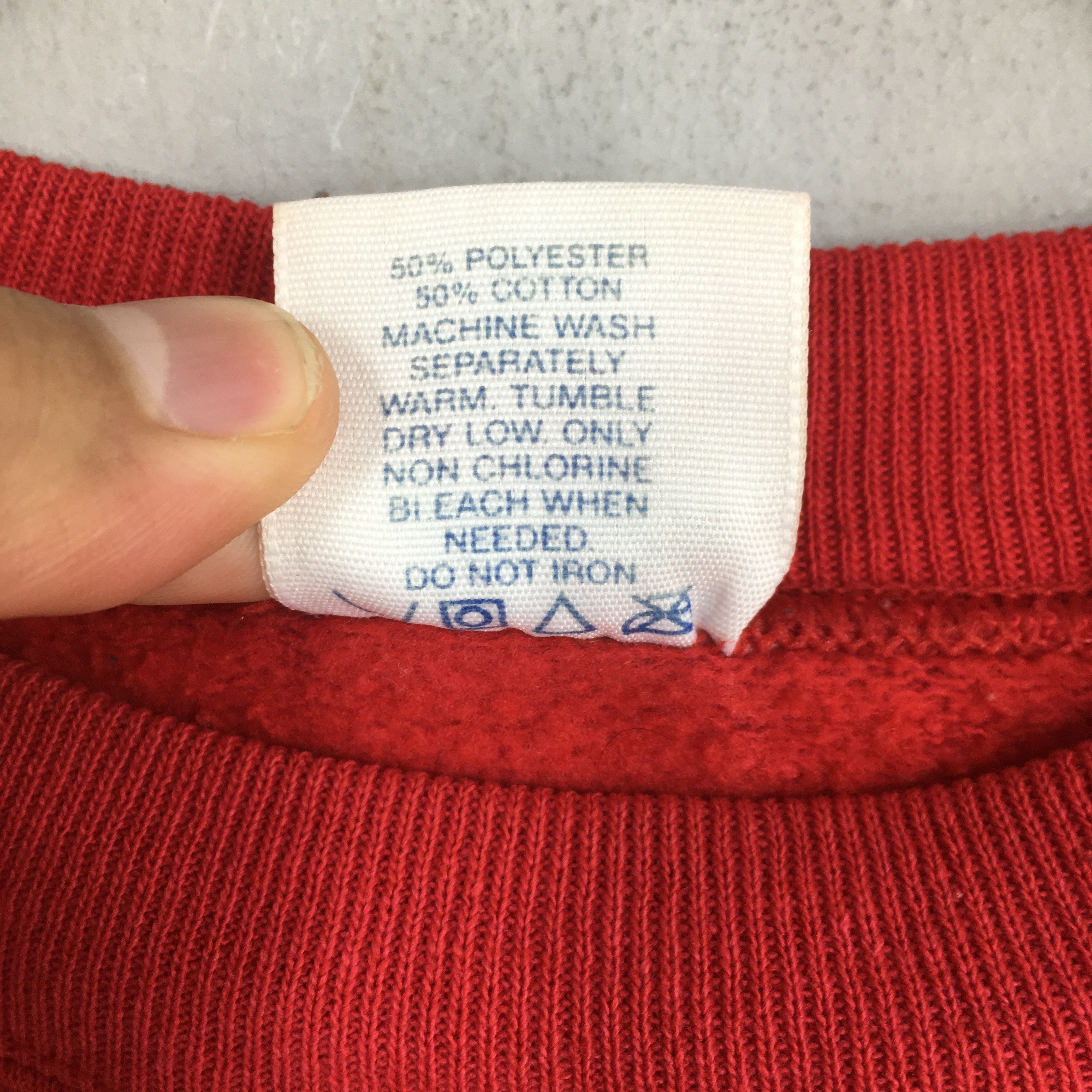 Other Vintage 90s University Of Wisconsin Red Sweatshirt XLarge Size US XL / EU 56 / 4 - 6 Thumbnail