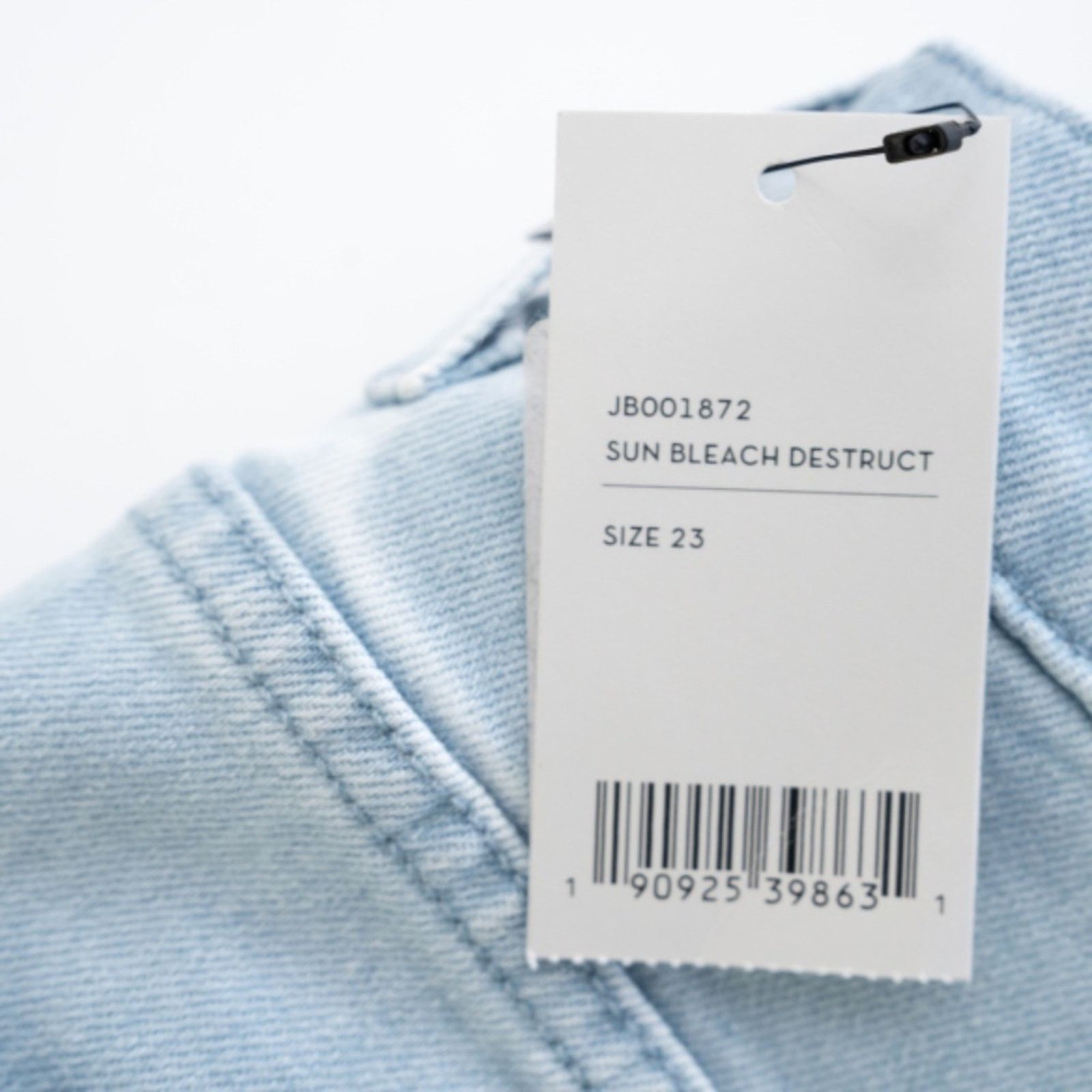 J Brand J Brand. Joan Crop Jean. Size 23" - 8 Thumbnail