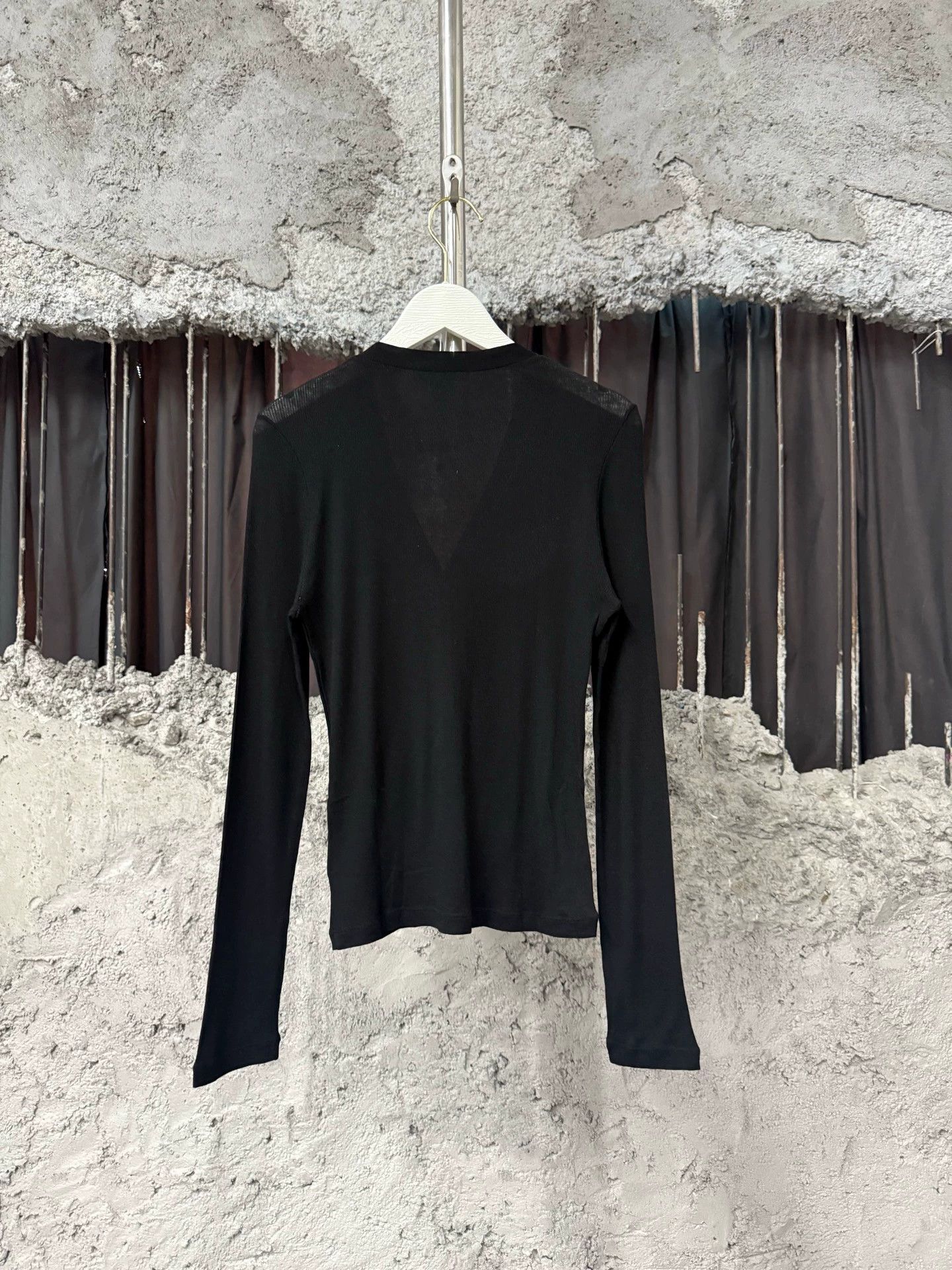 Saint Laurent Paris Saint Laurent SLP Heart Button Knit LS XS Size XS / US 0-2 / IT 36-38 - 2 Thumbnail