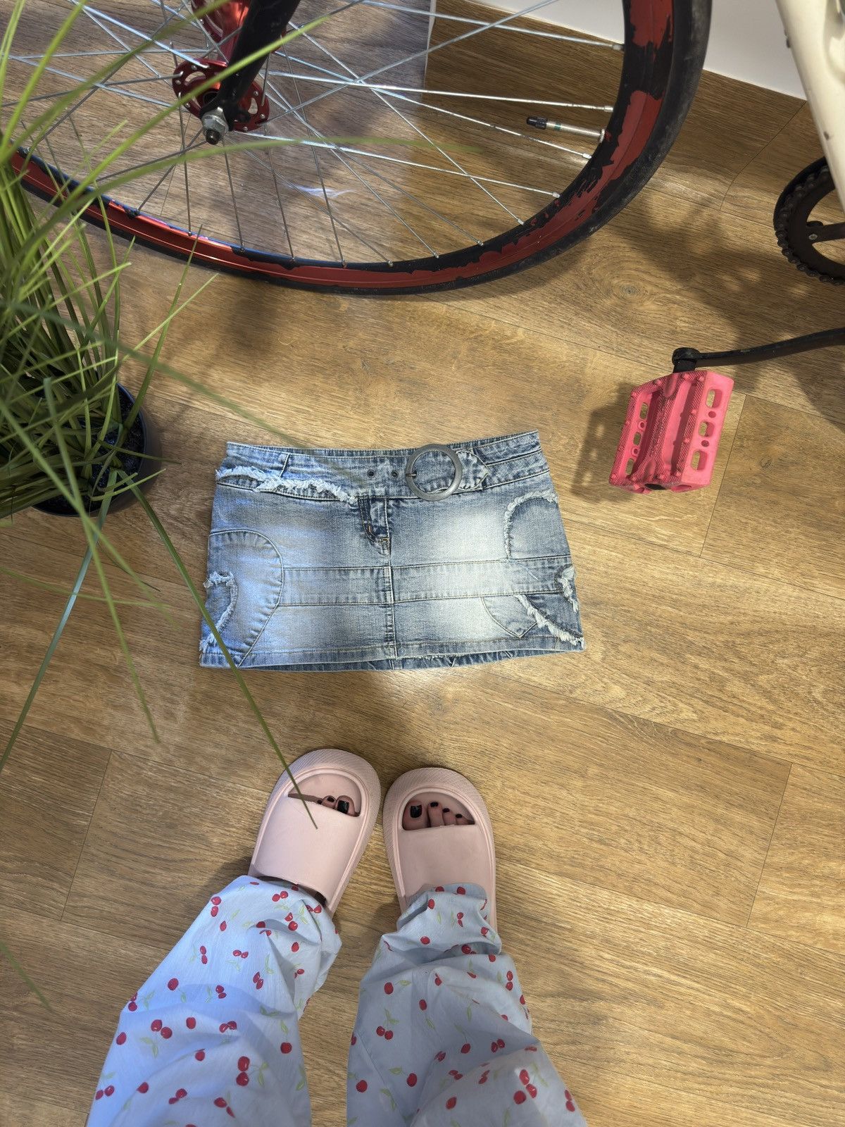 Topshop VINTAGE TOPSHOP DISTRESSED HURTS BLUE MINI DENIM SKIRT Size 30" / US 8 / IT 44 - 1 Thumbnail