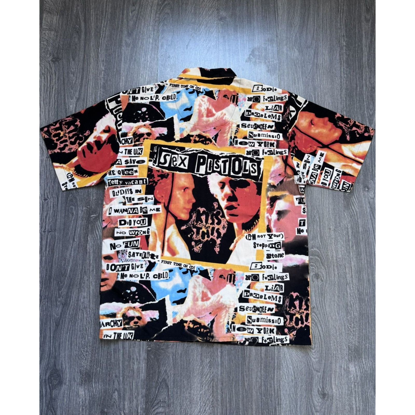 Band Tees 90s Vintage Dragonfly Sex Pistols Band tee Size US L / EU 52-54 / 3 - 8 Thumbnail