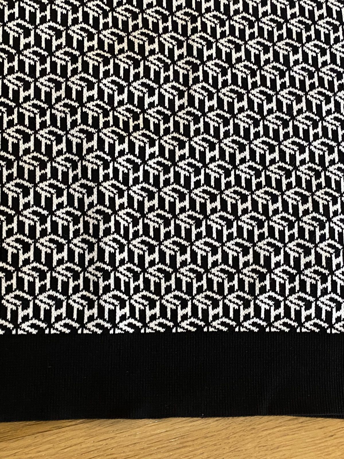Tommy Hilfiger Cropped Knit Tommy Hilfiger Monogram Sweater Size L / US 10 / IT 46 - 4 Thumbnail