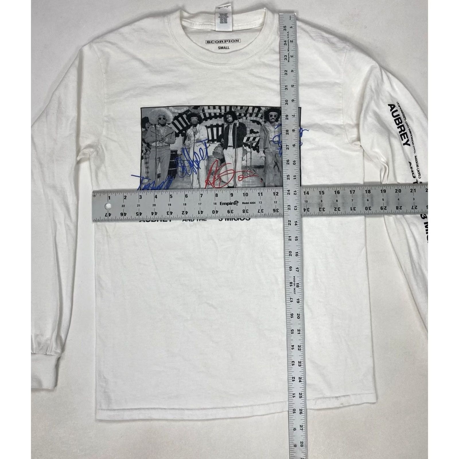 Vintage VINTAGE Drake Scorpion Aubrey & The 3 Migos 2018 Tour Graphic T-shirt Women Small Music Shirt Mens Girls Boys - Note: This isn't correct per rules. Size S / US 4 / IT 40 - 6 Thumbnail