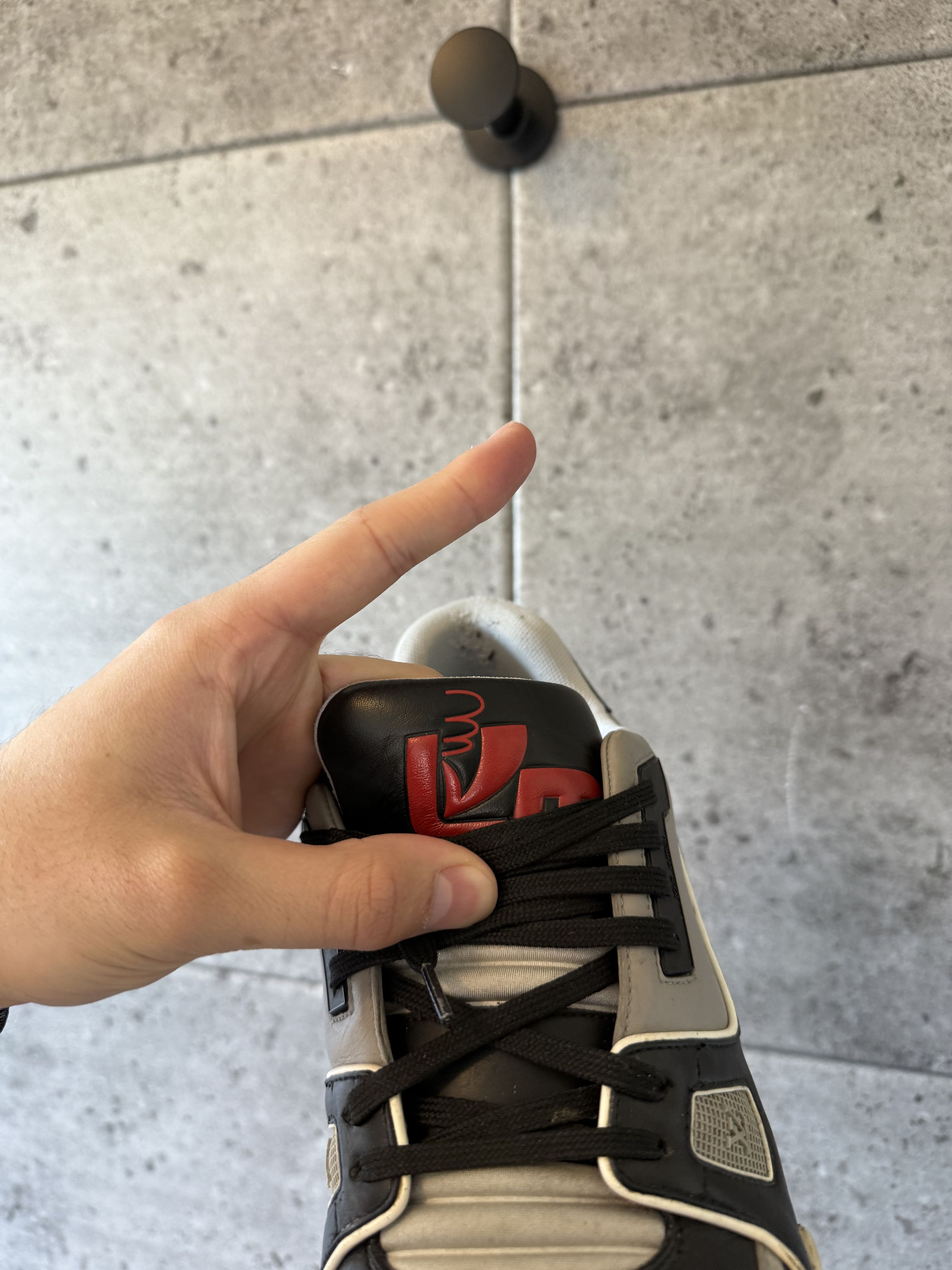 Louis Vuitton × Virgil Abloh Louis Vuitton Virgil abloh og trainer sneakers Size US 9 / EU 42 - 12 Thumbnail