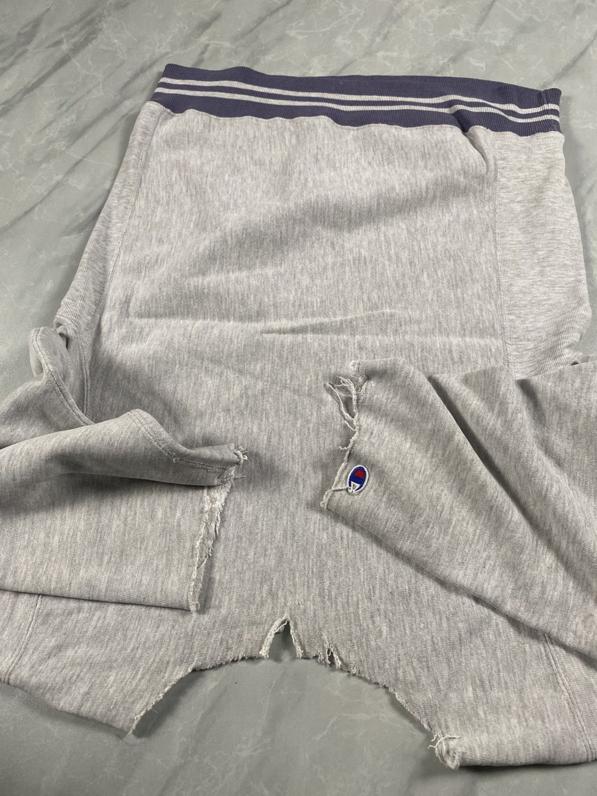 Champion Rare Vintage 90s Destroyed Reverse Weave Crewneck Size US M / EU 48-50 / 2 - 6 Thumbnail