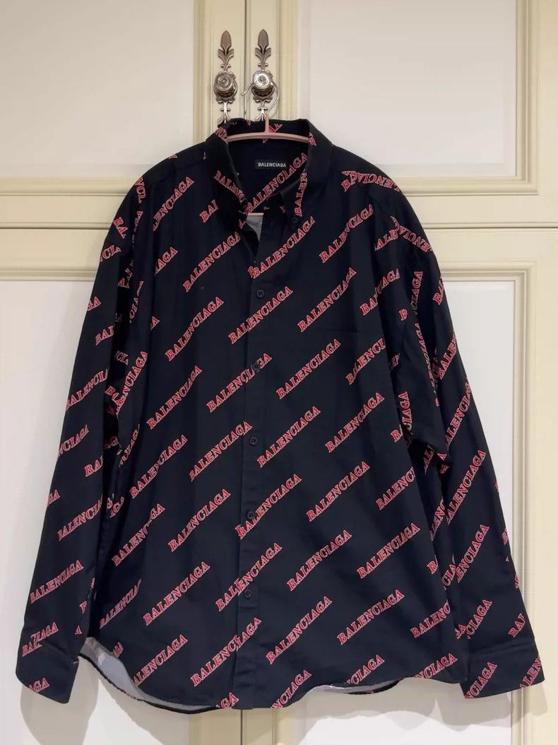 Balenciaga Balenciaga size 39 Full logo shirt coat Size US L / EU 52-54 / 3 - 1 Thumbnail