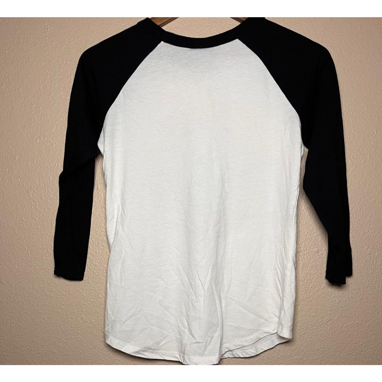 Guns N' Roses Guns N’ Roses 🌹 Barbed Logo Raglan Tee – Size M Size US M / EU 48-50 / 2 - 2 Thumbnail