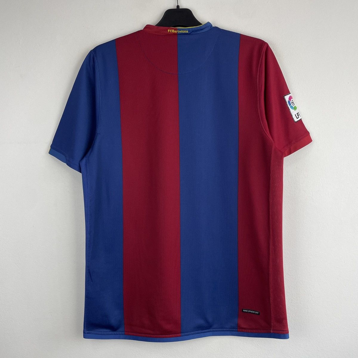 Nike Vintage Barcelona Home Jersey Nike Men’s Shirt 2006/2007 Size US M / EU 48-50 / 2 - 11 Thumbnail
