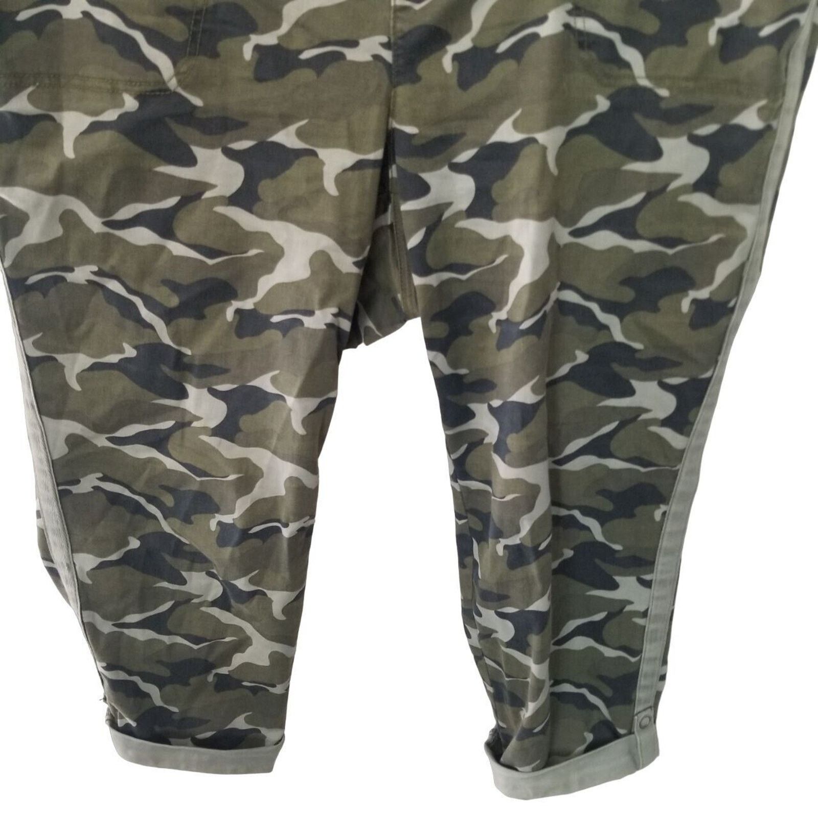 Torrid Torrid Womens Cropped Camo Pants Sz 24 Army Military Stretch Size 42" / US 20 - 5 Thumbnail