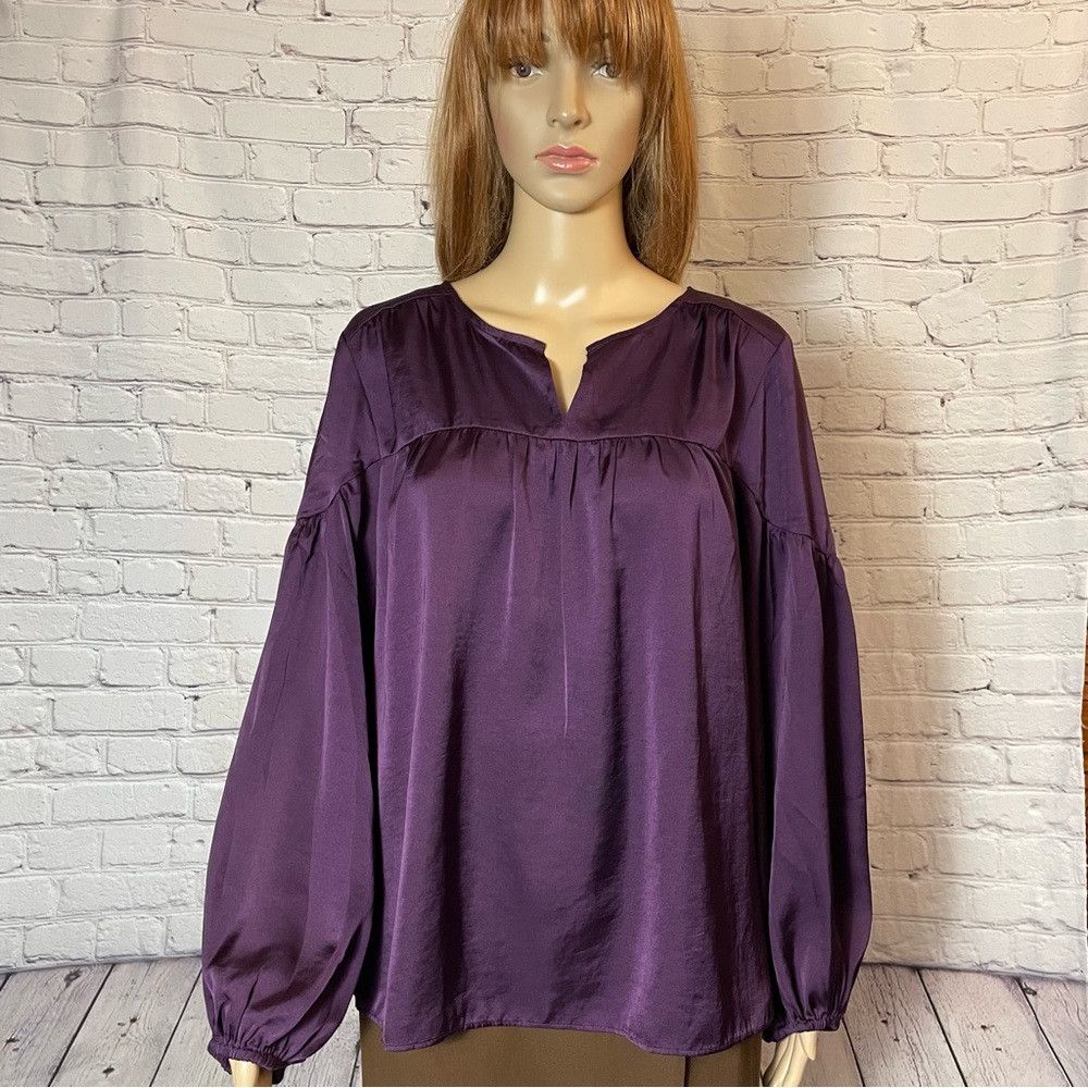 Vince Camuto Vince Camuto V-Neck Satin Purple Puff Sleeve Blouse Size L Size L / US 10 / IT 46 - 1 Thumbnail