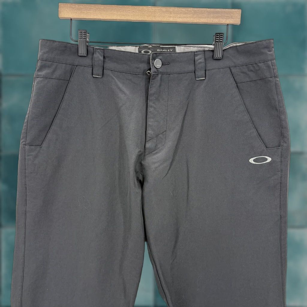 Oakley Oakley Pants Mens 36x30 Black Performance Golf Chino Outdoor Stretch Casual Size US 36 / EU 52 - 1 Thumbnail