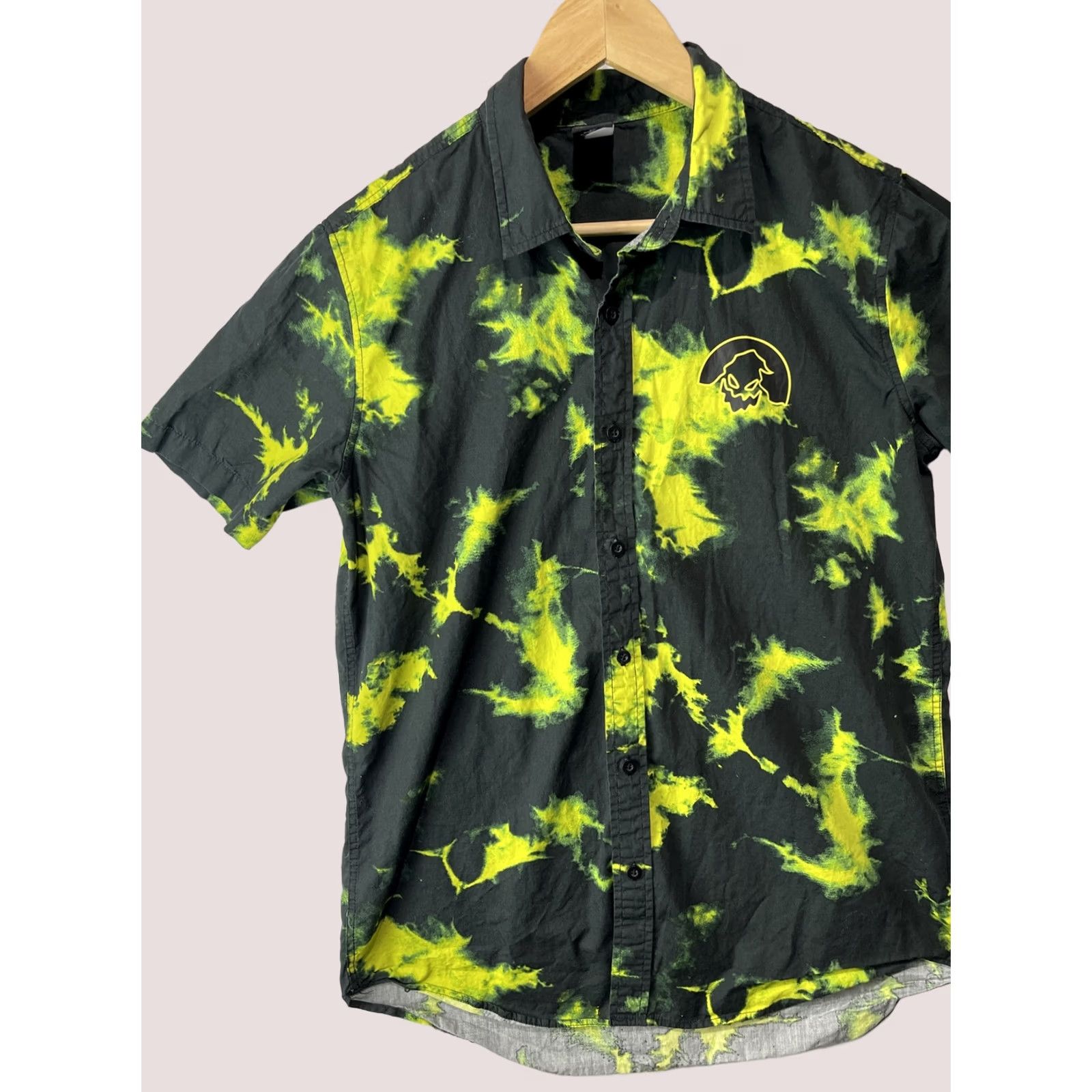 Disney Disney Oogie Boogie Shirt Mens Medium Green Ghost Flames Button-Up Casual Adult Size US M / EU 48-50 / 2 - 1 Thumbnail