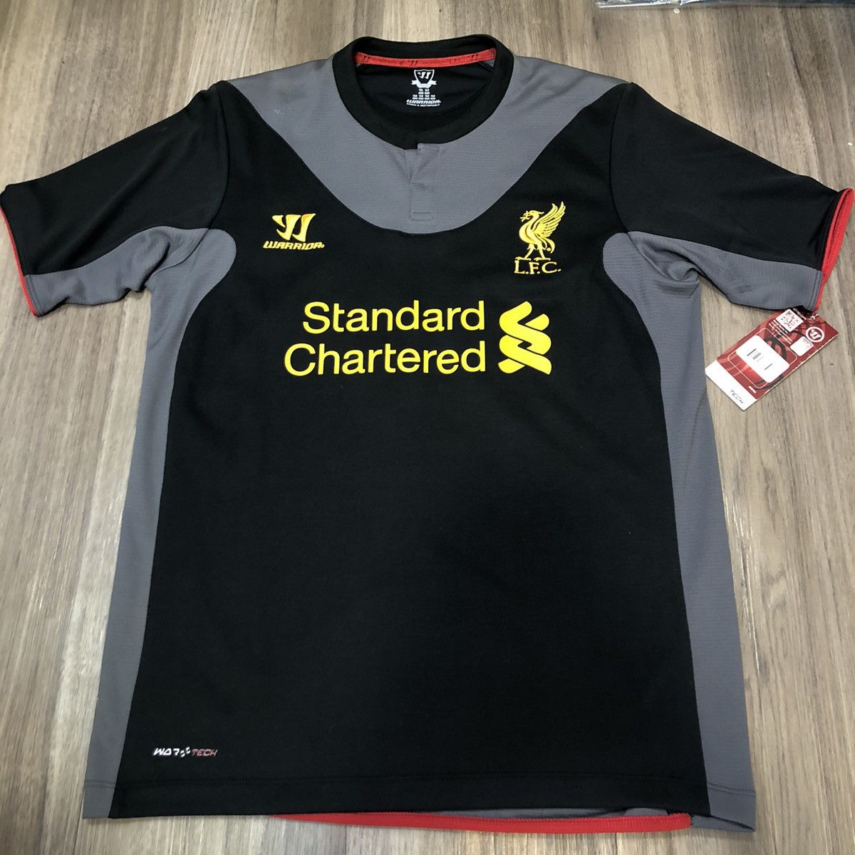 Warrior Liverpool 12/13 away shirt #8 Gerrard (Bnwt) youth size Size US XXS / EU 40 - 1 Thumbnail