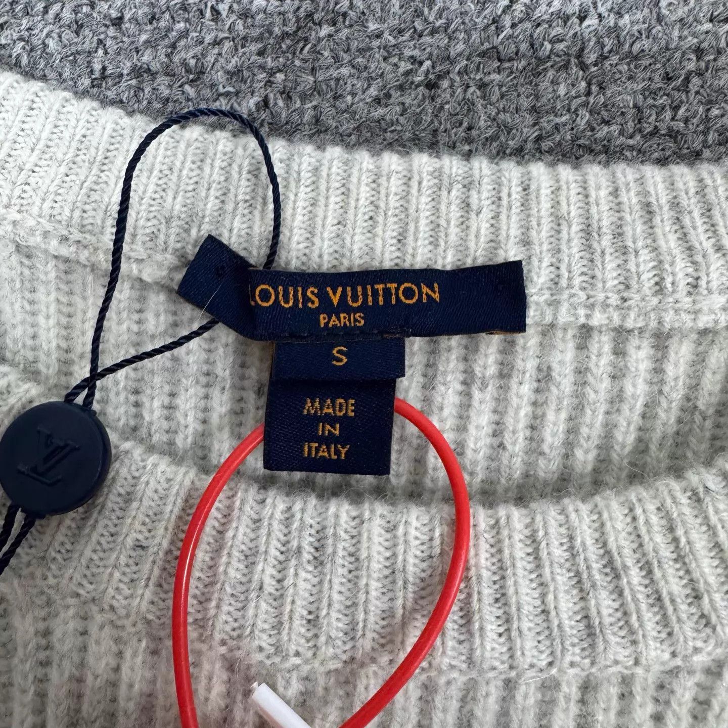 Louis Vuitton lv gray white stripe triangle logo short knit sweater s Size US S / EU 44-46 / 1 - 7 Thumbnail