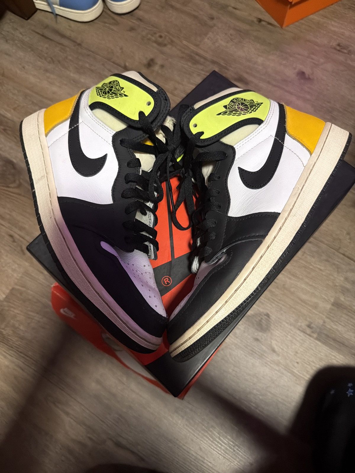 Jordan Brand Jordan 1 High Volt Size US 9 / EU 42 - 2 Thumbnail