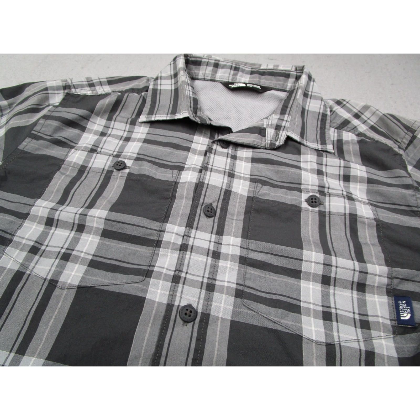The North Face The North Face Shirt Mens Medium Gray Button Up Long Sleeve Vented Work Hike Travel Size US M / EU 48-50 / 2 - 2 Thumbnail