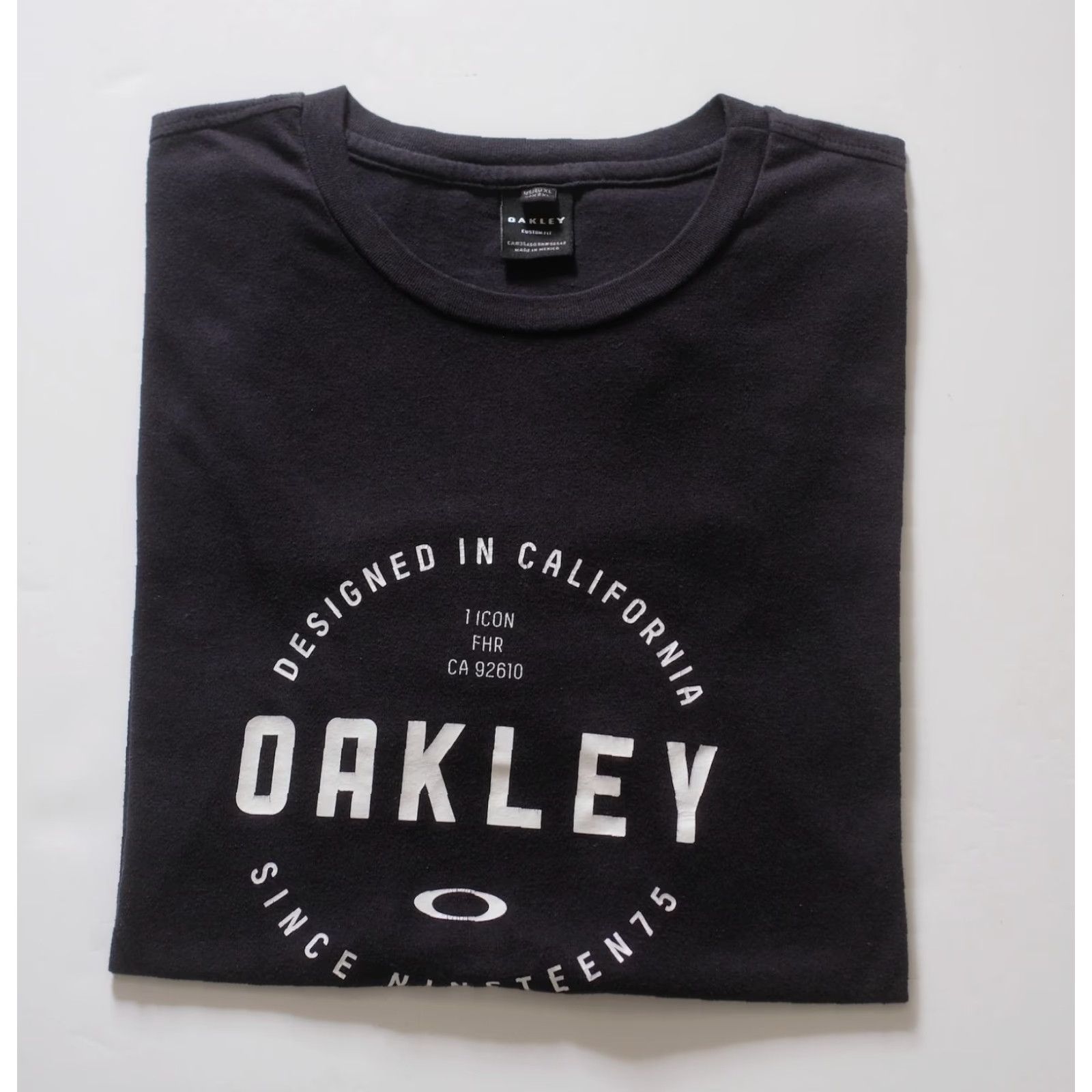 Oakley OAKLEY VTG Y2K RETRO 90s CORE ESSENTIAL LOGO GRAPHIC BLACK T SHIRT XL MEN Sz XL 22" PIT TO PIT 28" LENGTH Size US XL / EU 56 / 4 - 5 Thumbnail