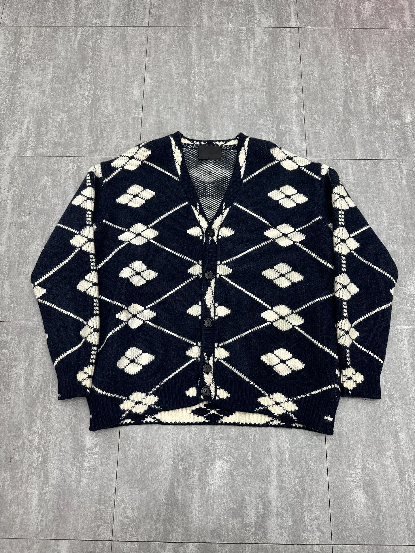 Prada Prada Knit Wool Sweater L Women Size L / US 10 / IT 46 - 1 Thumbnail