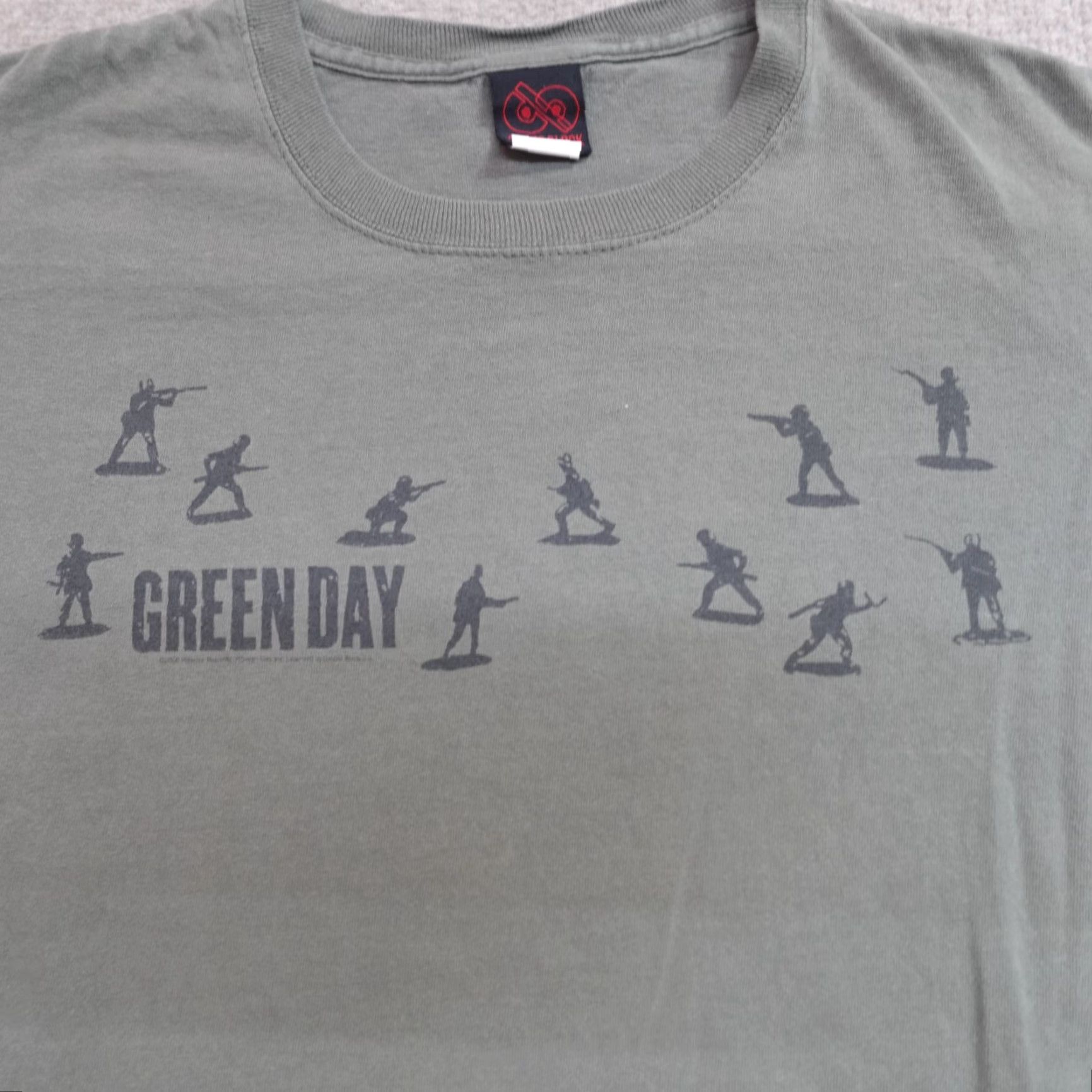 Vintage VINTAGE American Vintage Shirt Womens L Green 2006 Green Day Olive Crew Neck Short Sleeve T-Shirt Women Size L / US 10 / IT 46 - 2 Thumbnail