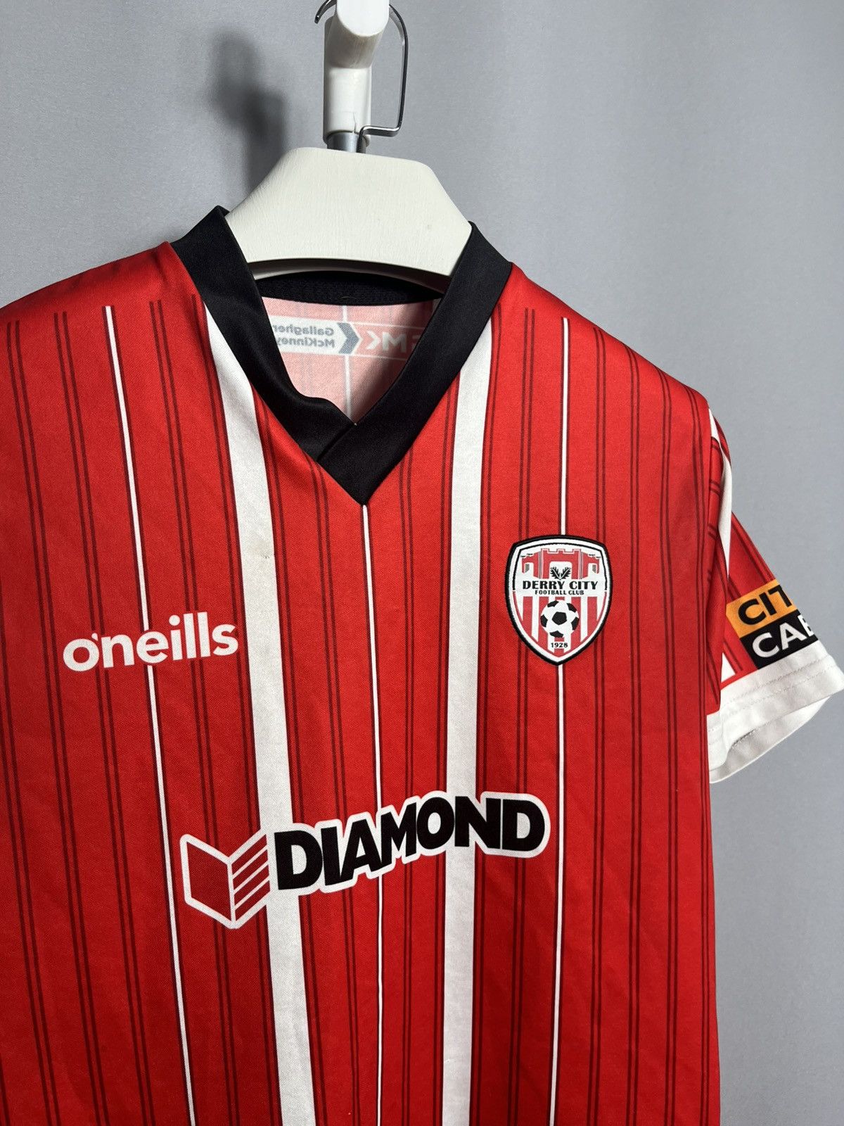O'Neill DERRY CITY FC 2022/2023 HOME FOOTBALL SHIRT SOCCER JERSEY Size US S / EU 44-46 / 1 - 2 Thumbnail