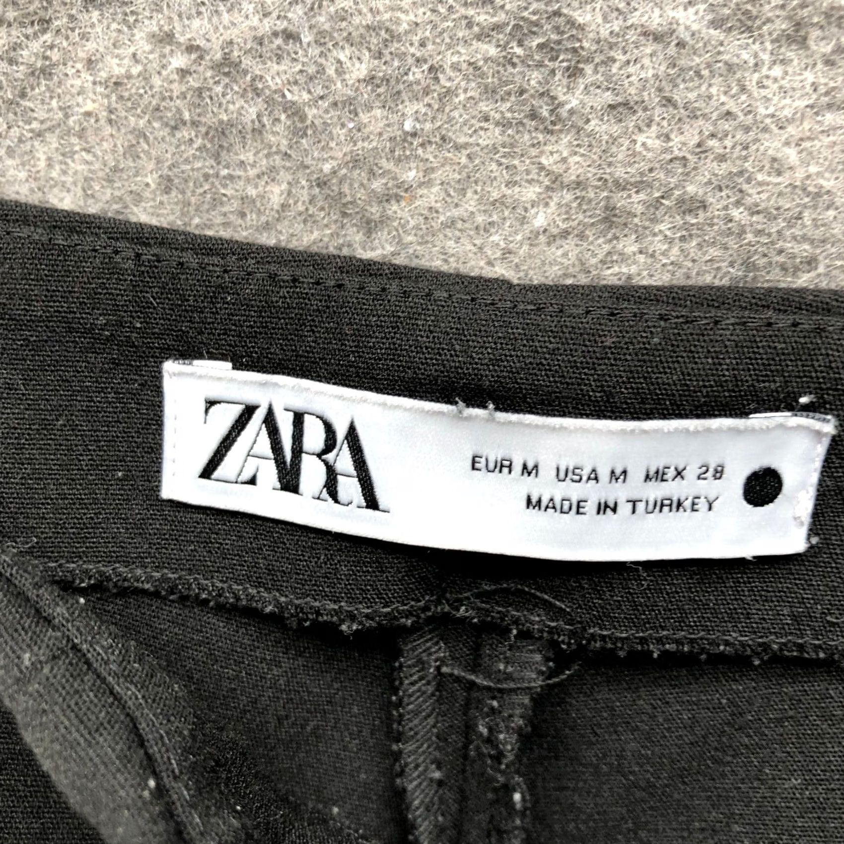Zara Zara Tapered Slim Fit Trouser Dress Pants Womens M Black Flat Front Side Zip Fashion Pants, Office, Workwear, Preppy Rise Mid 8.5-10 in Inseam 26 in Size 32" / US 10 / IT 46 - 3 Thumbnail