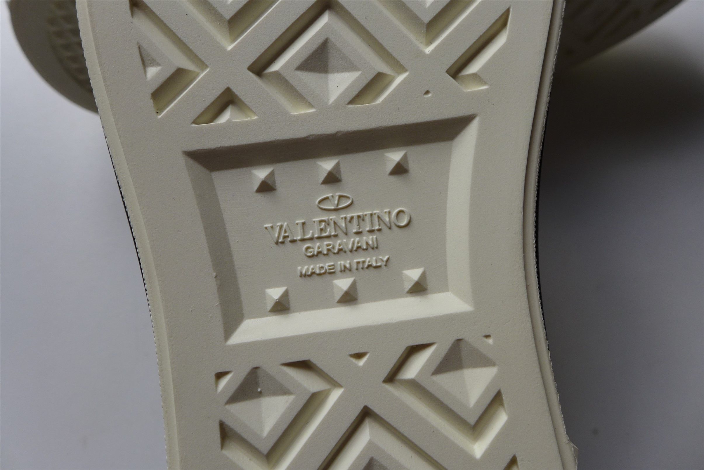 Valentino Valentino CamuButterfly Embroidered Black Sneakers Size US 10 / EU 43 - 19 Thumbnail
