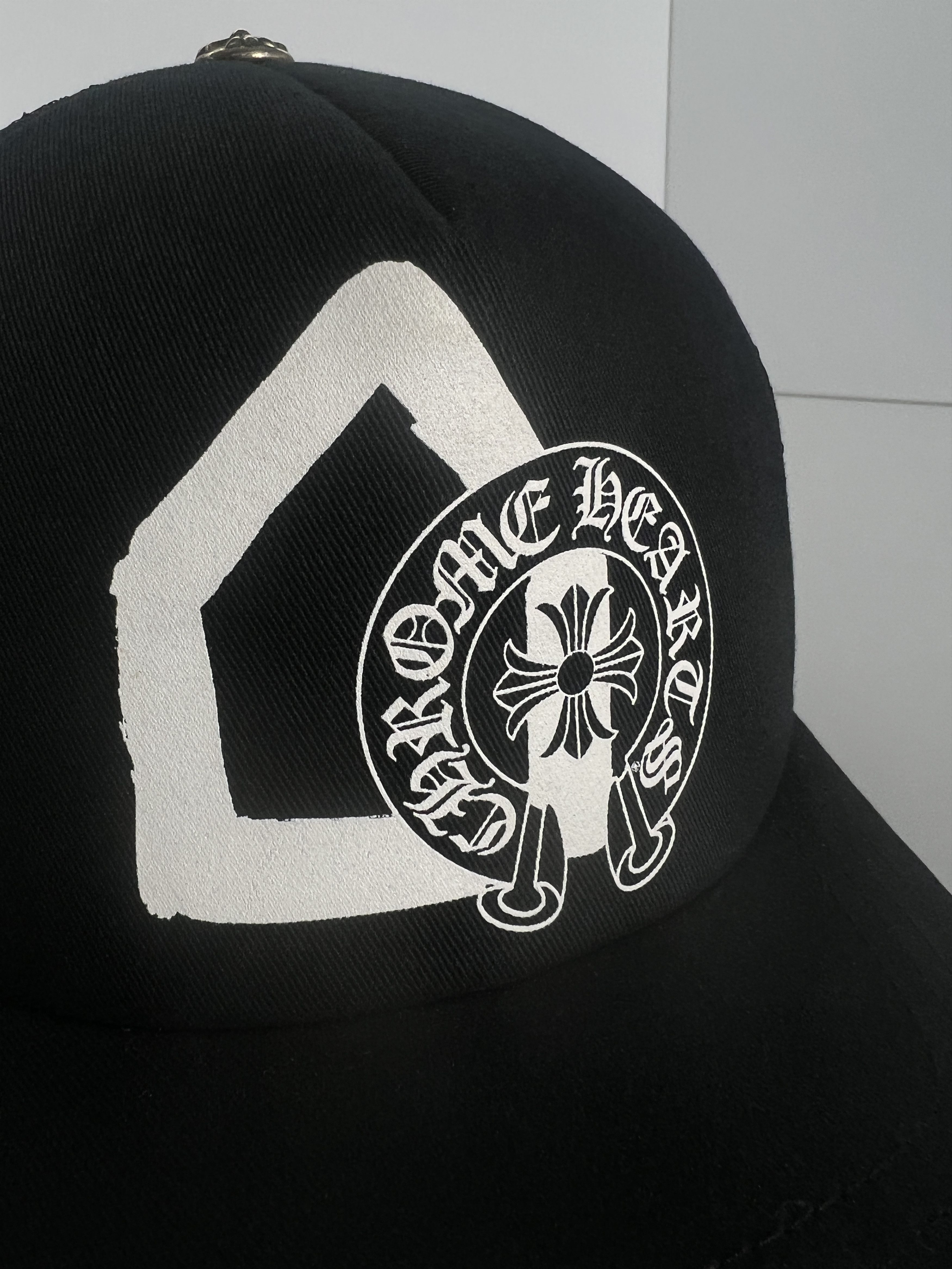 Chrome Hearts Chrome Hearts Horseshoe Logo Trucker Hat Dover Street Market Size ONE SIZE - 4 Thumbnail