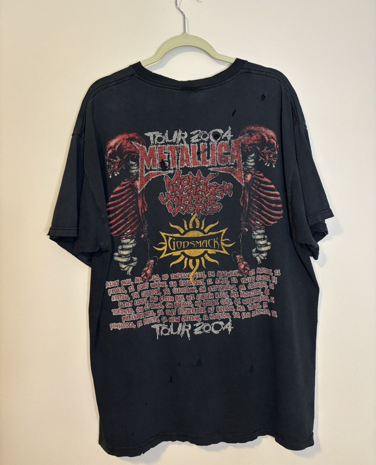 Fruit Of The Loom × Metallica × Vintage Vintage 2004 Metallica Tour Tee Size US XL / EU 56 / 4 - 1 Thumbnail