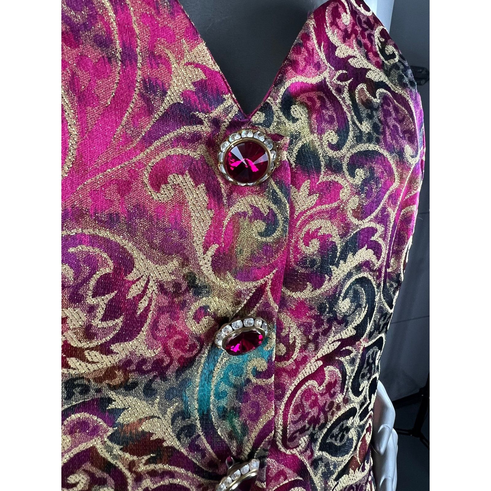 Vintage Vintage 1980s Victor Costa Fuchsia Dress Crystal Buttons SM Size S / US 4 / IT 40 - 9 Thumbnail
