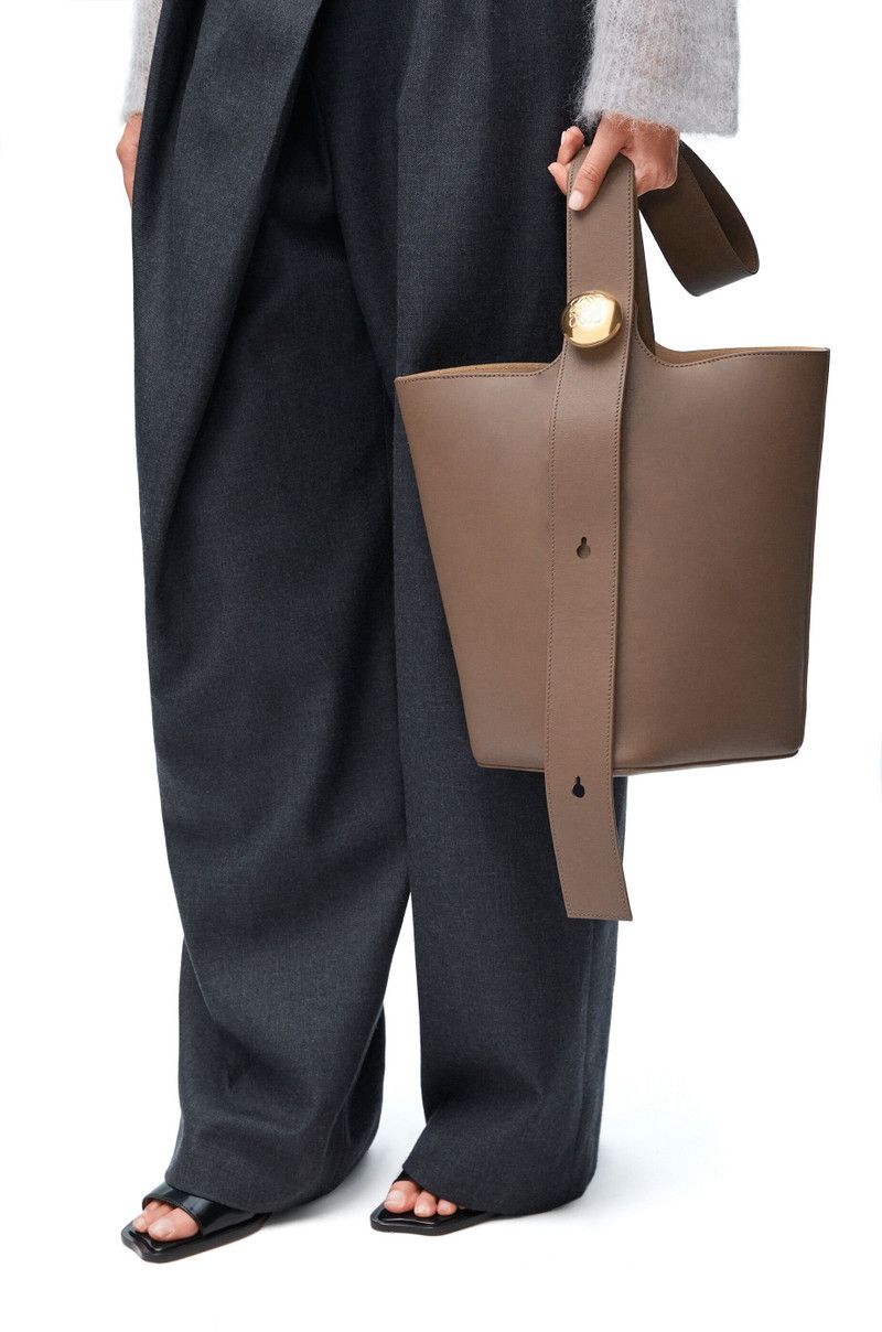 Loewe o1in1g0426 Size: OS/ Medium Pebble Bucket Bag in Tundra Size ONE SIZE - 4 Thumbnail