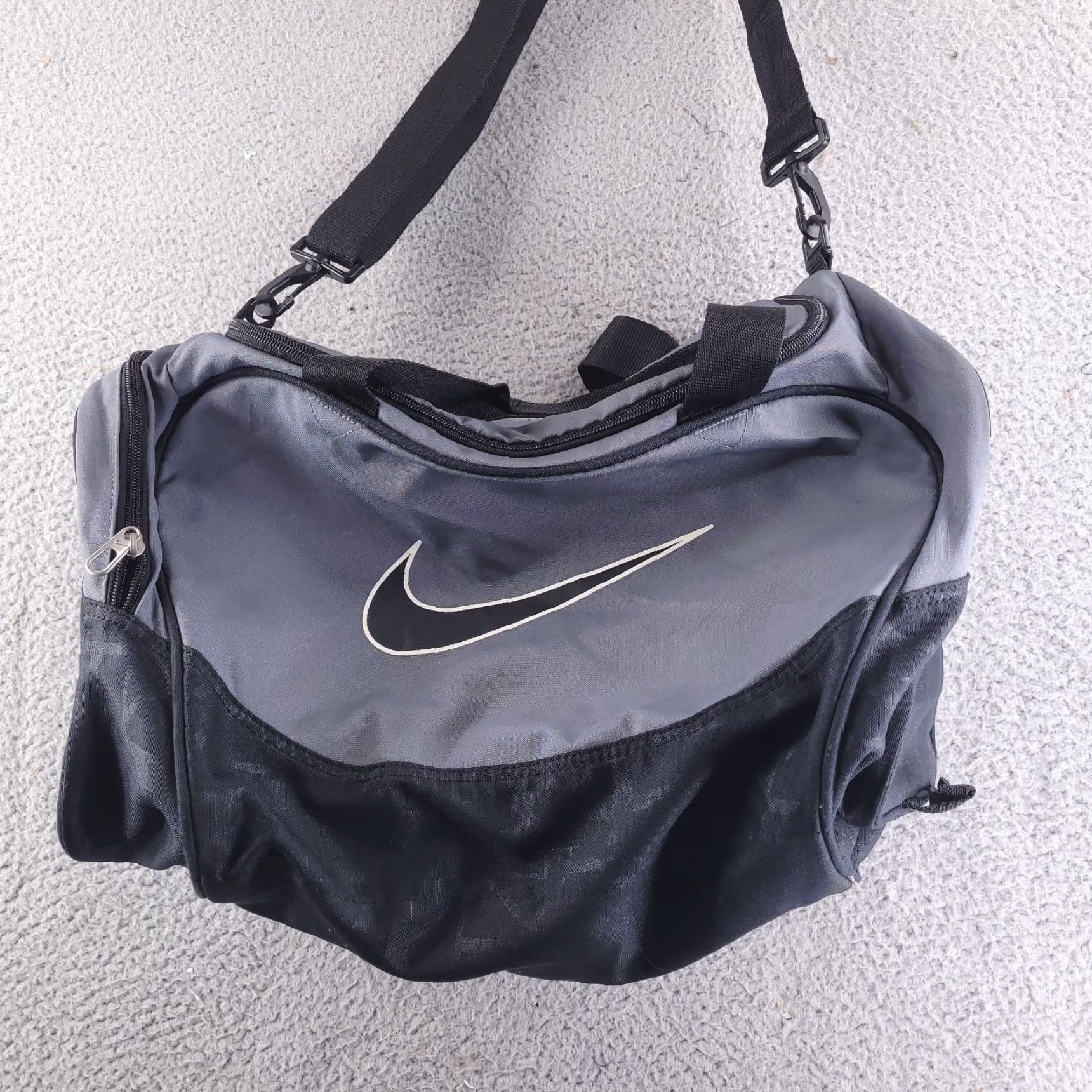 Nike Travel Gray Nike Shoulder Duffle Bag 20 Inch User: Travel Gray Nike Shoulder Duffle Bag 20 Inch Size ONE SIZE - 2 Thumbnail