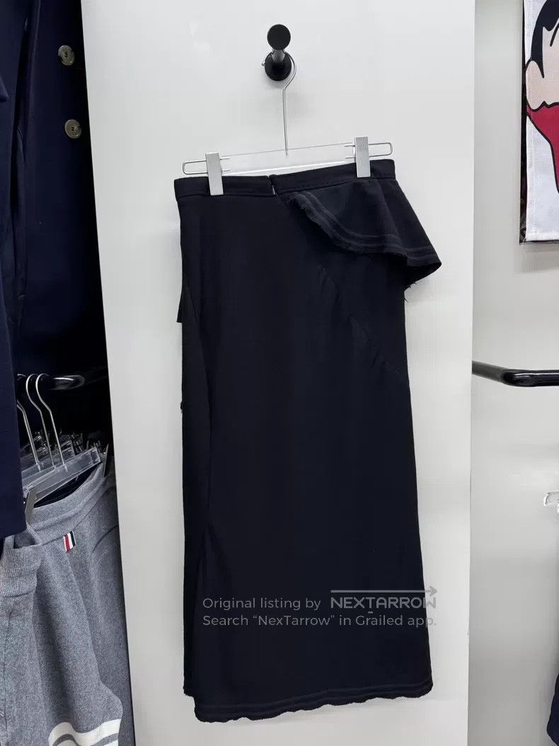 Givenchy Givenchy Size38 Black Back Split Flounce Merino Wool Skirt Size XL / US 12-14 / IT 48-50 - 1 Thumbnail