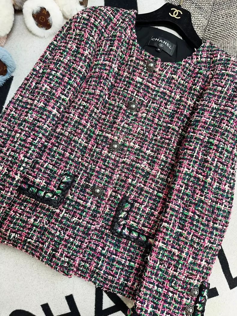 Chanel Chanel 19p Early spring pink purple and green mixed color Size XS / US 0-2 / IT 36-38 - 2 Thumbnail