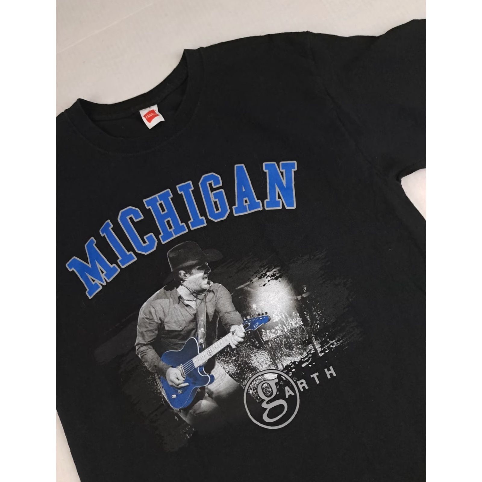 Hanes VINTAGE Garth Brooks Country Stadium Tour 2024 Hanes T-Shirt Unisex Adults Black Short Sleeve Crew Neck Size S Marvelous? Size S / US 4 / IT 40 - 4 Thumbnail