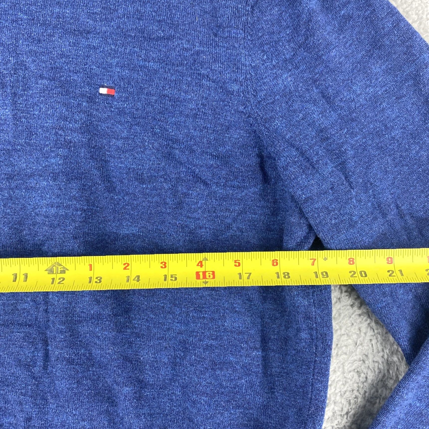 Tommy Hilfiger VINTAGE Tommy Hilfiger Sweater Crew Neck Pullover Men L Blue - 40-13 Mens Size Large Pullover Sweater Crew Neck Long Sleeve Solid Blue - 40-13 Size US L / EU 52-54 / 3 - 5 Thumbnail