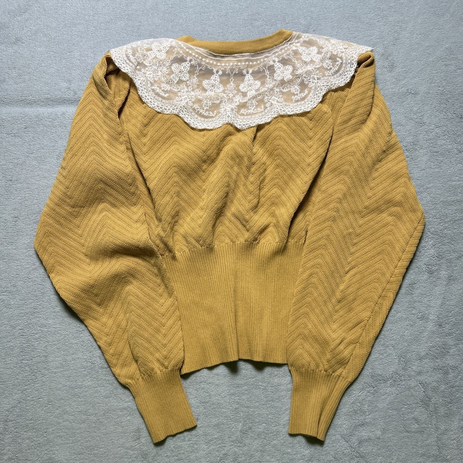 Chanel Vtg 90s Chanel Crop Cardigan Sweater Womens Samll Old Money Size S / US 4 / IT 40 - 2 Thumbnail
