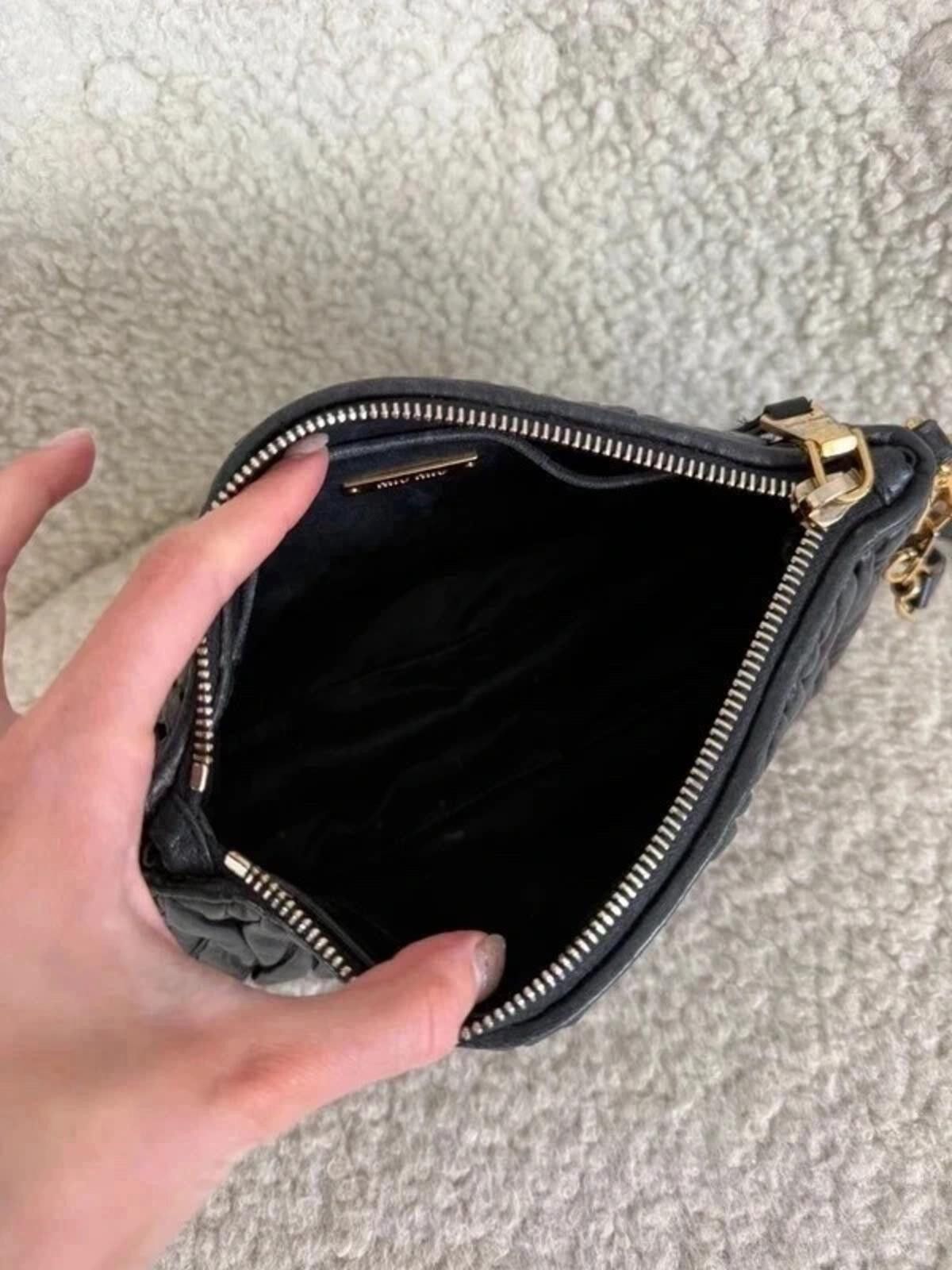 Miu Miu Miu Miu matelassé leather shoulder bag in black Size ONE SIZE - 9 Thumbnail