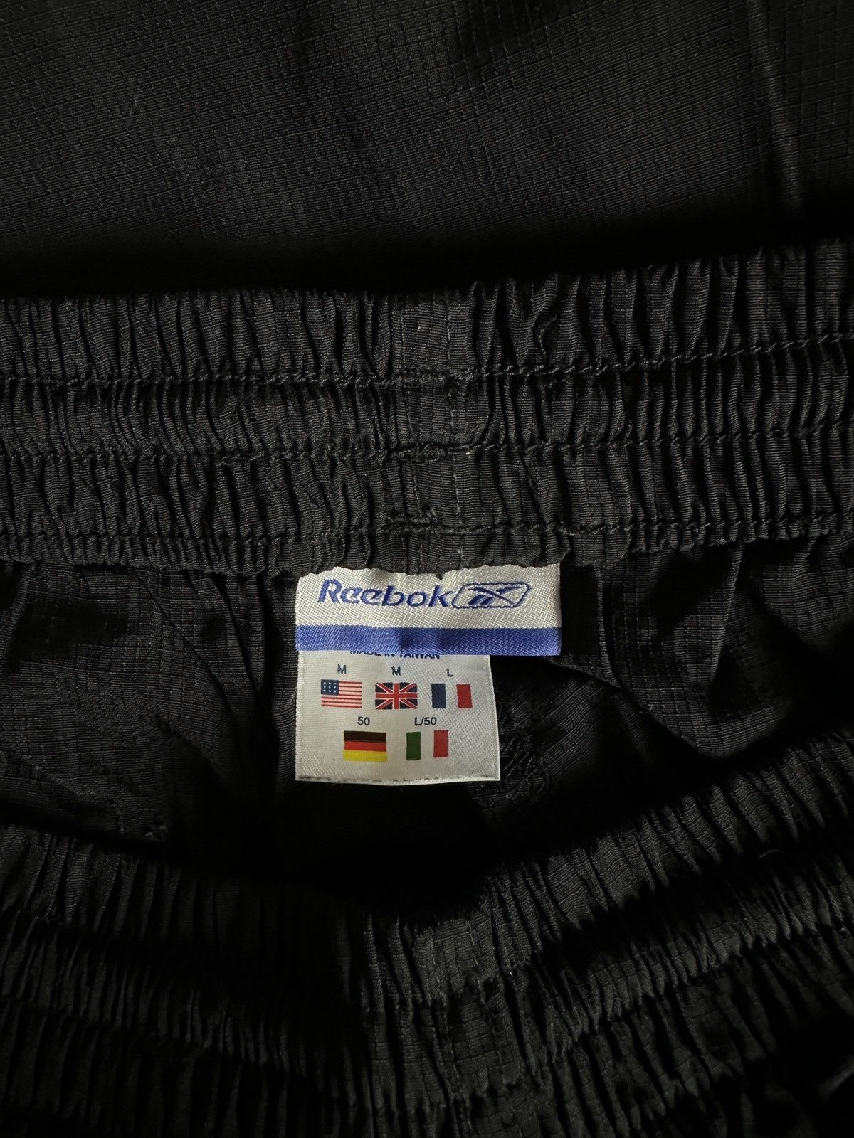Reebok Men’s Reebok Vintage Nylon Shorts Sportswear Black Size M Size US 34 / EU 50 - 6 Thumbnail