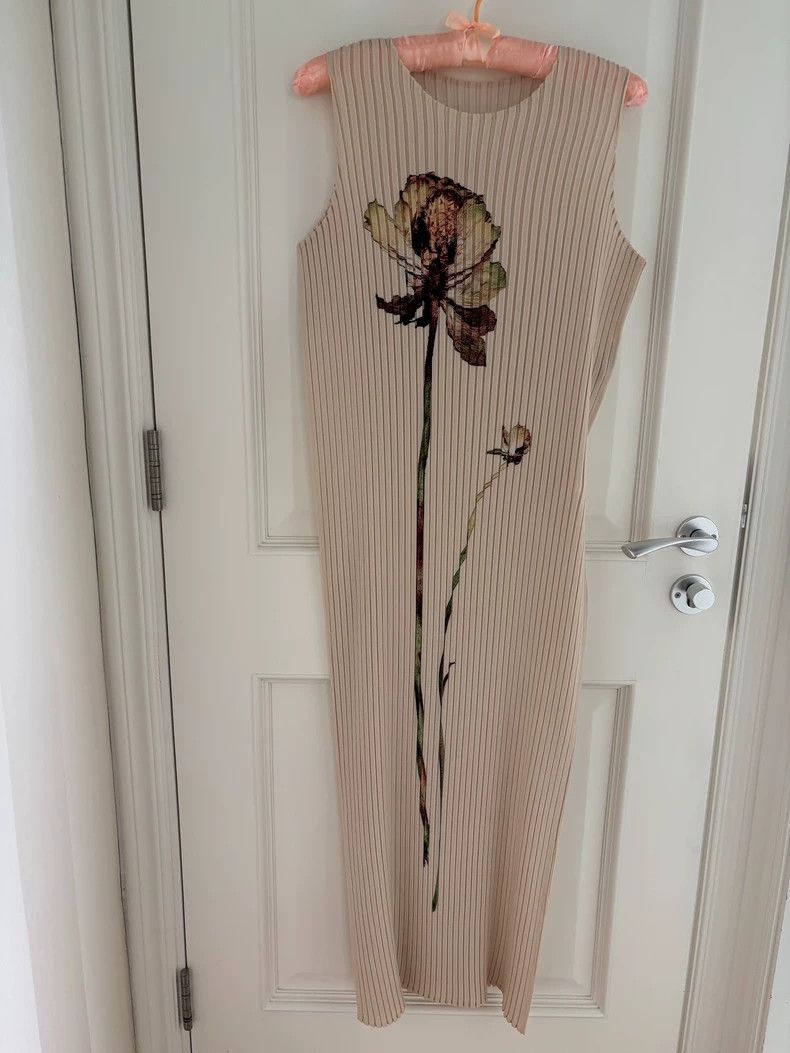 Issey Miyake Issey Miyake size:2 Beige pleated mainline dress Size XS / US 0-2 / IT 36-38 - 1 Thumbnail
