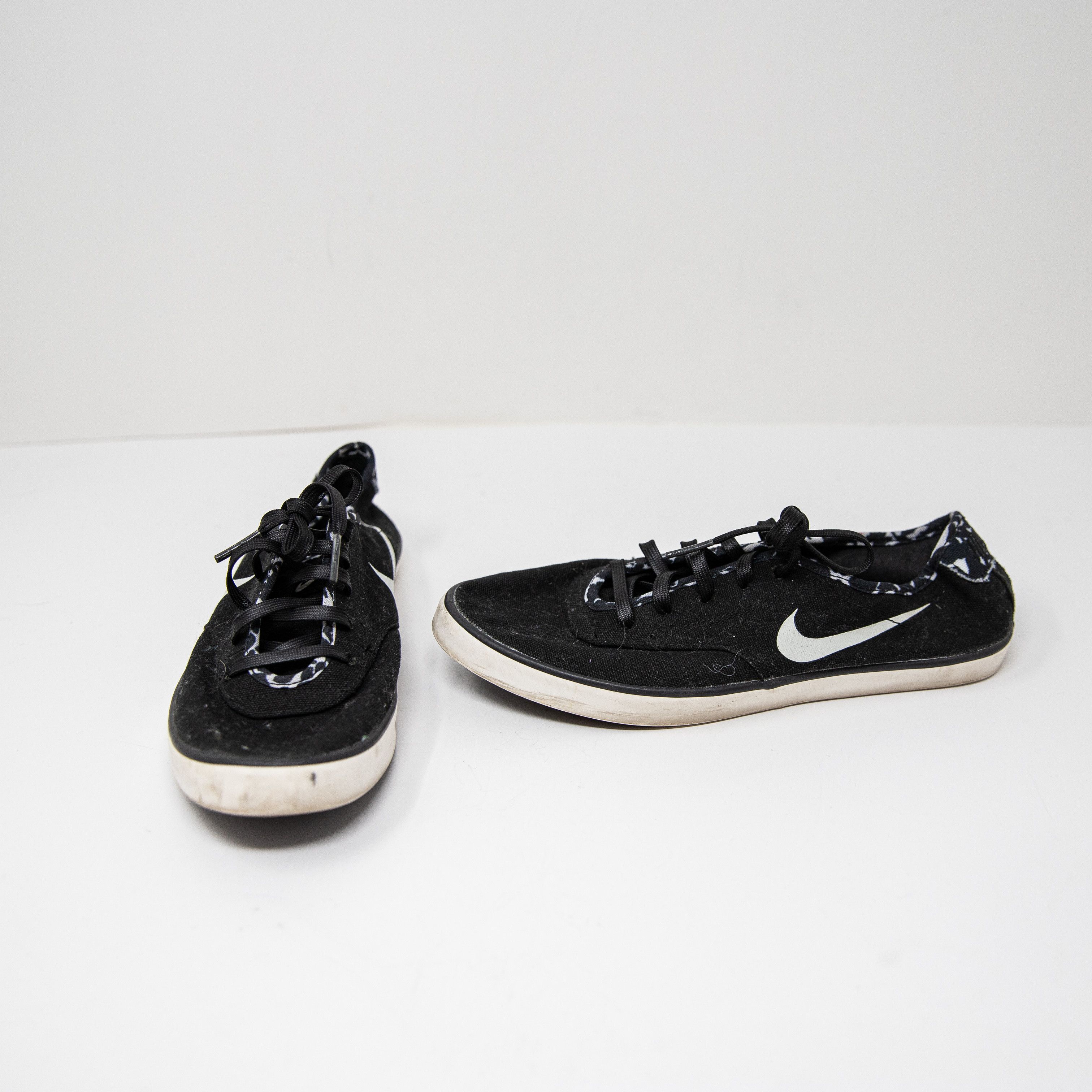 Nike Nike Women's Cotton Canvas Low Top Lace Size US 6 / IT 36 - 1 Thumbnail