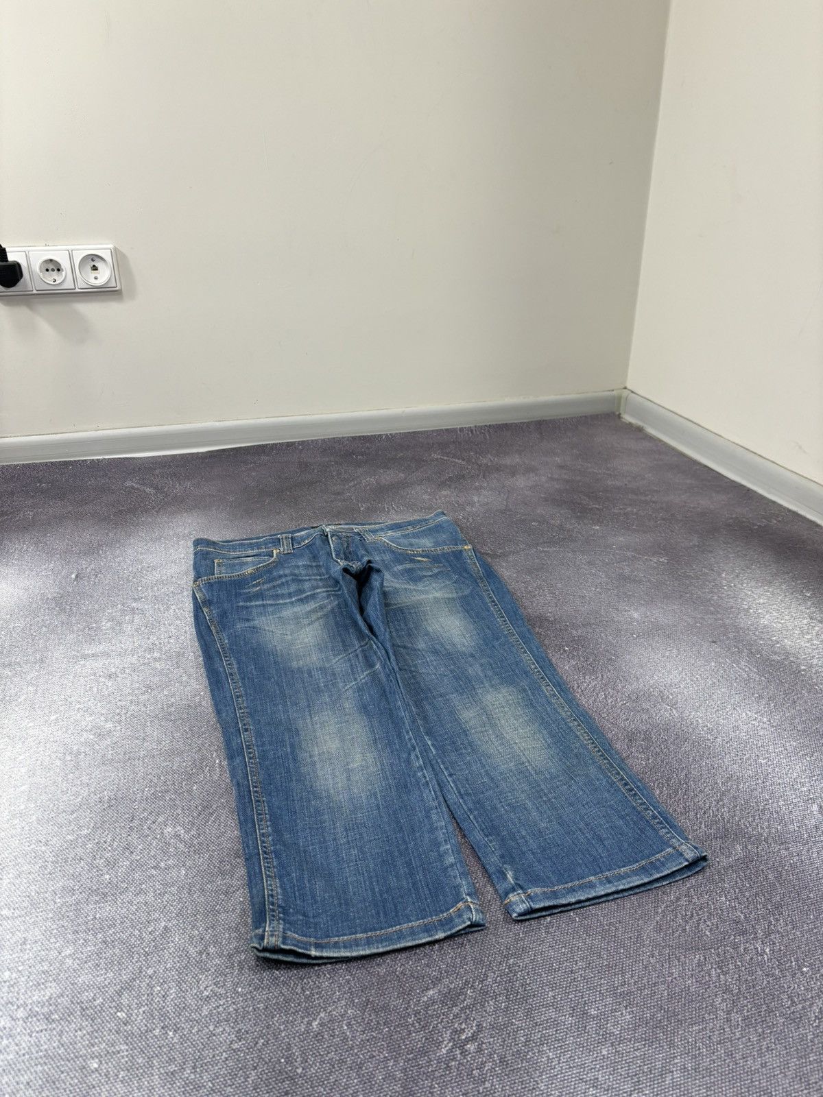 Versace Jeans Couture Versace Jeans Couture Women’s Faded Blue Denim Cropped Jeans Size 30" / US 8 / IT 44 - 3 Thumbnail