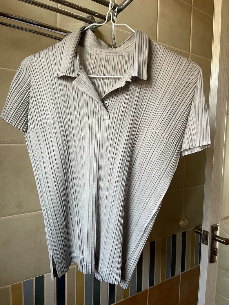 Issey Miyake Issey Miyake Grey pleated short-sleeved shirt Size L / US 10 / IT 46 - 1 Thumbnail