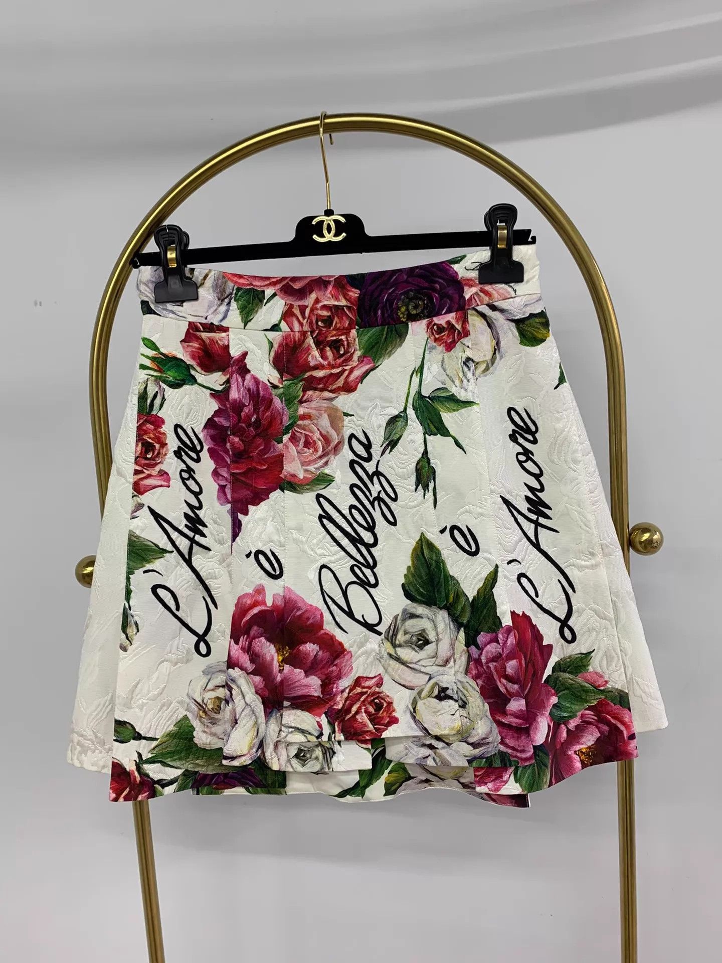 Dolce & Gabbana D&G Rose Print Women's Skirt 40 NWT Size 27" / US 4 / IT 40 - 1 Thumbnail