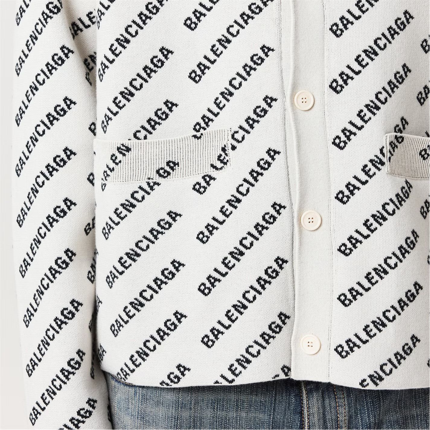 Balenciaga o1g2r1mq0226 Mini Allover Logo Cardigan In White/Black Size US XS / EU 42 / 0 - 5 Thumbnail