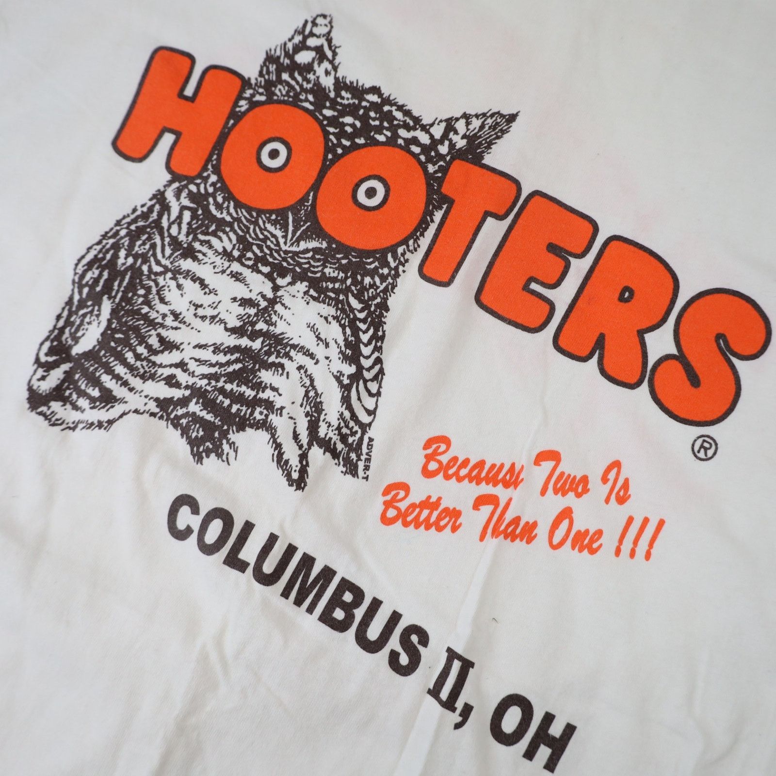 Vintage Vintage Hooters Restaurant Graphic T Shirt Size US L / EU 52-54 / 3 - 4 Thumbnail