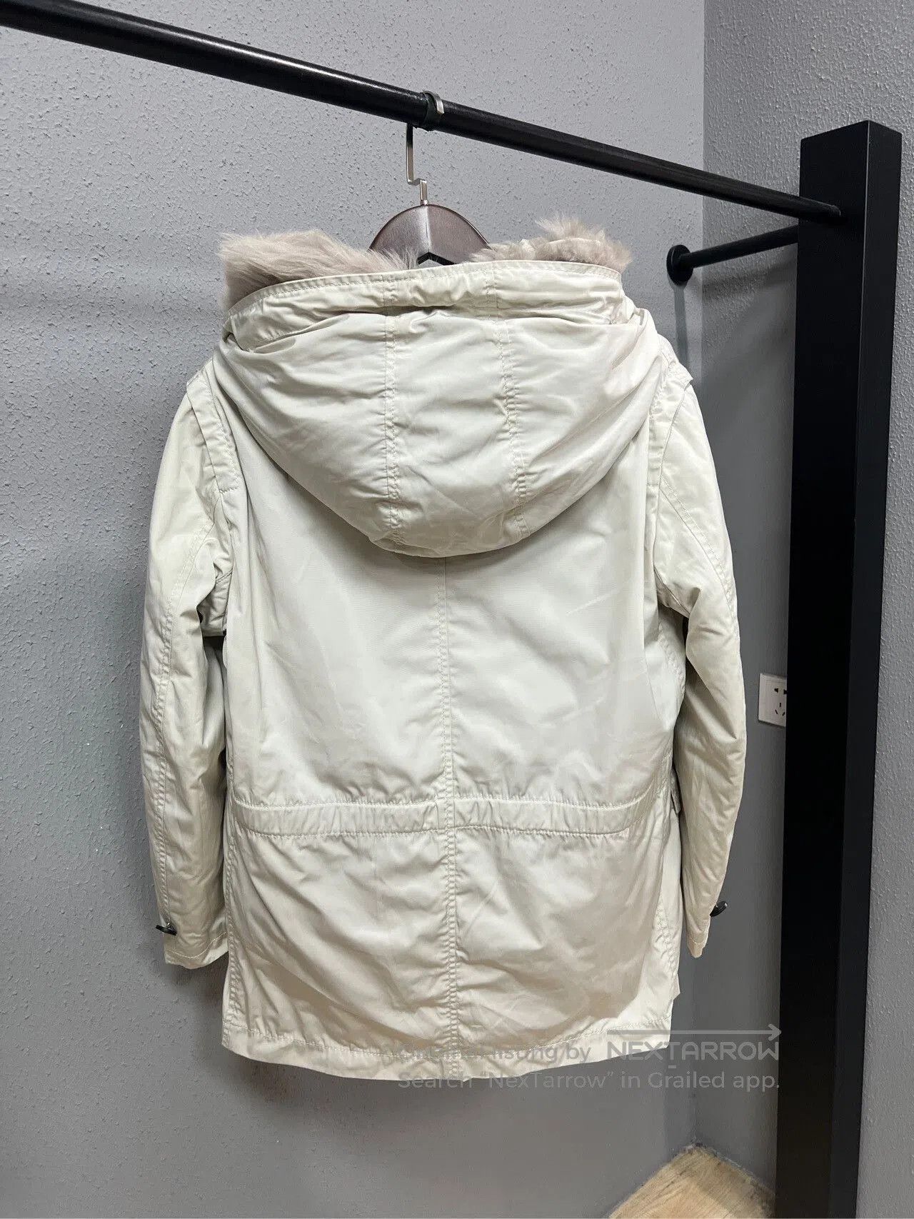 Louis Vuitton Louis Vuitton Beige Fur Parka Coat. Size M / US 6-8 / IT 42-44 - 2 Thumbnail