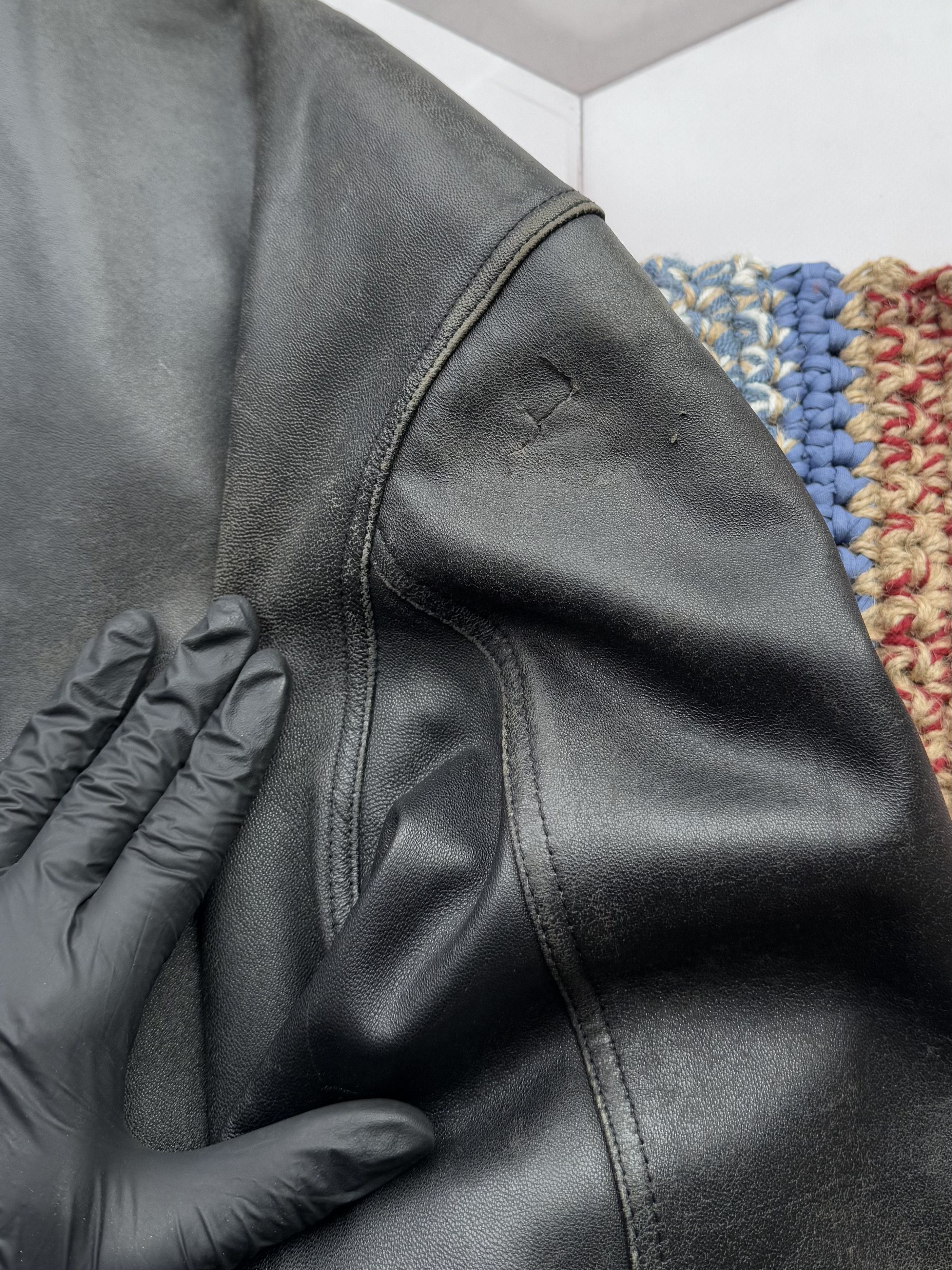 Vintage Vintage Thrashed Leather Bomber Jacket (ES9) Size US XXL / EU 58 / 5 - 13 Thumbnail