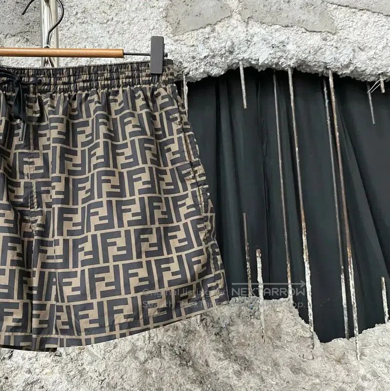 Fendi Fendi Summer Color Block Women's Shorts . Size 28" / US 6 / IT 42 - 4 Thumbnail